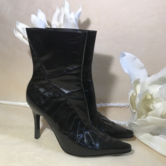 𝐍𝐈𝐍𝐄 𝐖𝐄𝐒𝐓 Y2K Pointed-Toe Boots - Picture 2 of 10
